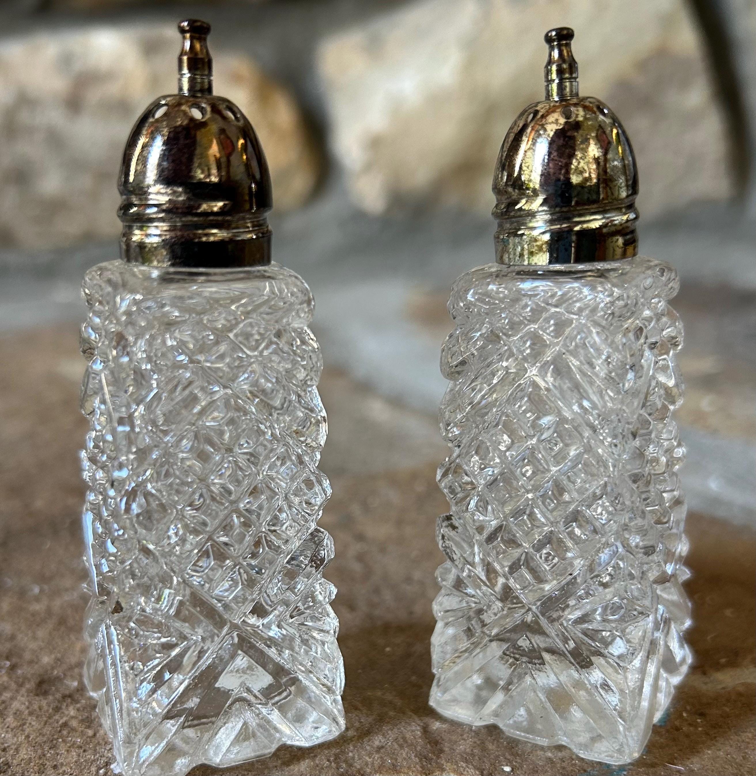Vintage glass salt and pepper - Etsy 日本 Vintage glass salt and pepper - Etsy 日本