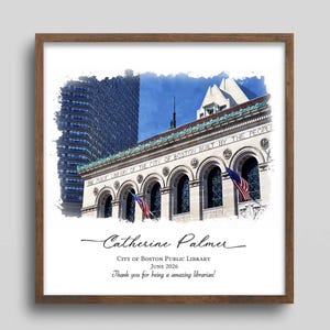 Könnte beinhalten: Aquarell-Kunstdruck der Boston Public Library in einem braunen Holzrahmen. Das Bild enthält den Text "The Public Library of the City of Boston Built by the People" und "Catherine Palmer". Der Druck enthält auch den Text "City of Boston Public Library June 2026".