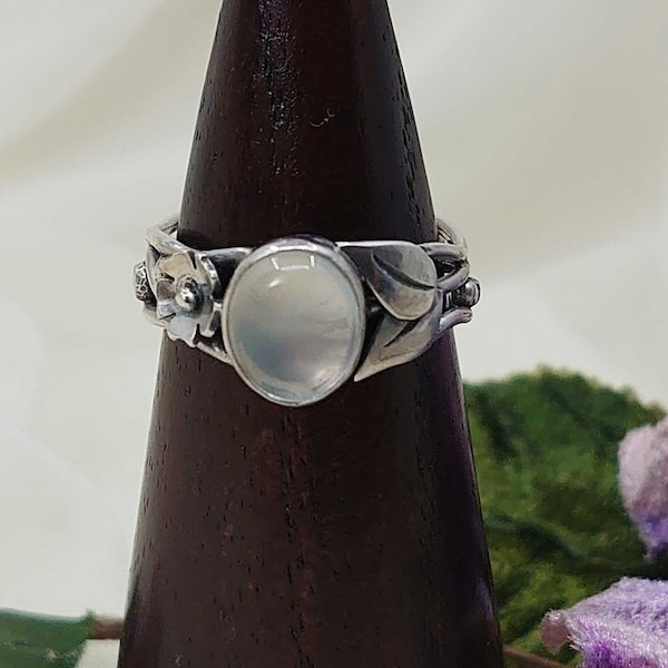 Plata de ley y piedra lunar Floral Ondulación Anillo de Banda Tamaño M