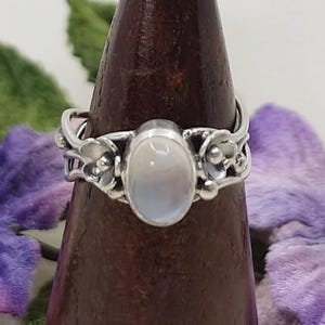 Sterlingzilver en maansteen bloemen golvende band ring maat M