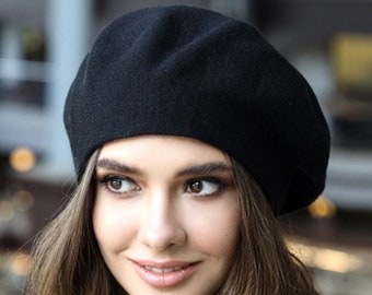 Black Knit Beret: Vegan Acrylic French Style Beret