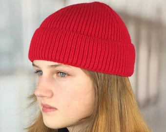 Red Fisherman beanie above ear : Knitted Dockers Style