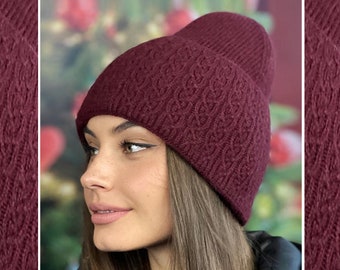 Warme kuschelige doppelt gestrickte Angora-Wollmütze für Damen. Stylische Slouchy Beanie mit Flauschigem Winterappeal. Geschenke für Sie zu Weihnachten oder Geburtstag