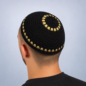 Svart med guld bröllopskippa Stor yarmulke för simcha Elegant virkad kipot Högtidsgåva för judiska män