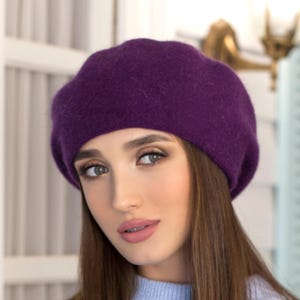 Berretto lavorato a maglia in lana d&#39;angora viola: caldo berretto invernale