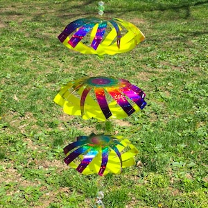 WindSpinner - Regenbogen über Fluoreszierendem Gelb Handgemacht - Einzigartiges Design