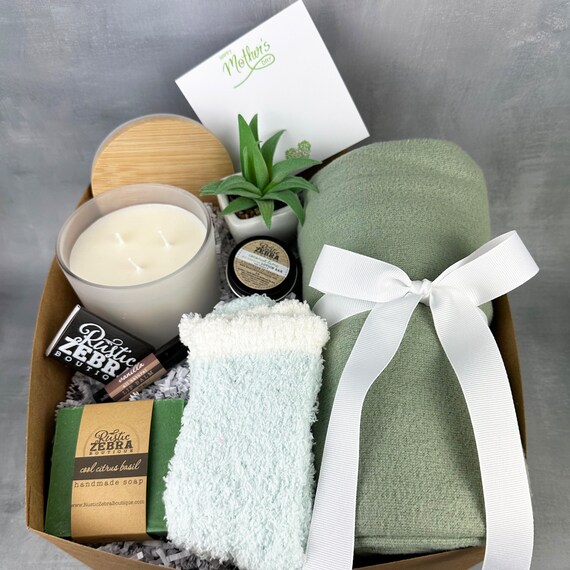 Spa Gift For Mom, Mothers Day Basket With Eucalyptus, Summer Style Accessories Gift For Mom, Personalized Mom Greeting Card, Grandma Gift