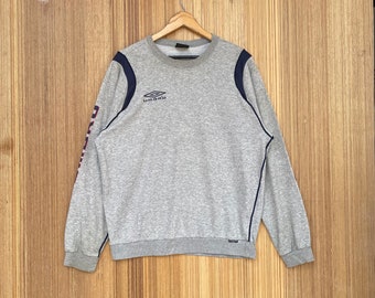 Sudadera vintage Umbro con logo estampado, jersey de cuello redondo.
