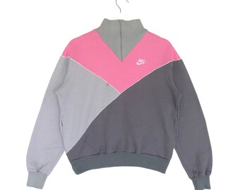 Bluza z okrągłym dekoltem i haftowanym logo Nike w stylu vintage, zapinana na zamek błyskawiczny, odzież sportowa