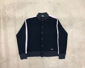 Bluza z nadrukiem Nike Swoosh Small Logo z pełnym guzikiem