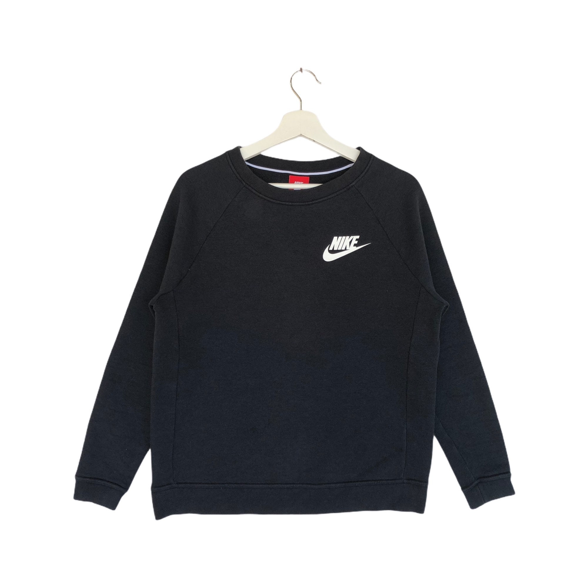 Nike rally crew neck sweatshirt online