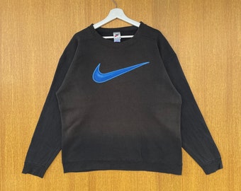Sudadera Nike vintage con el logo grande de Nike Swoosh y cuello redondo.