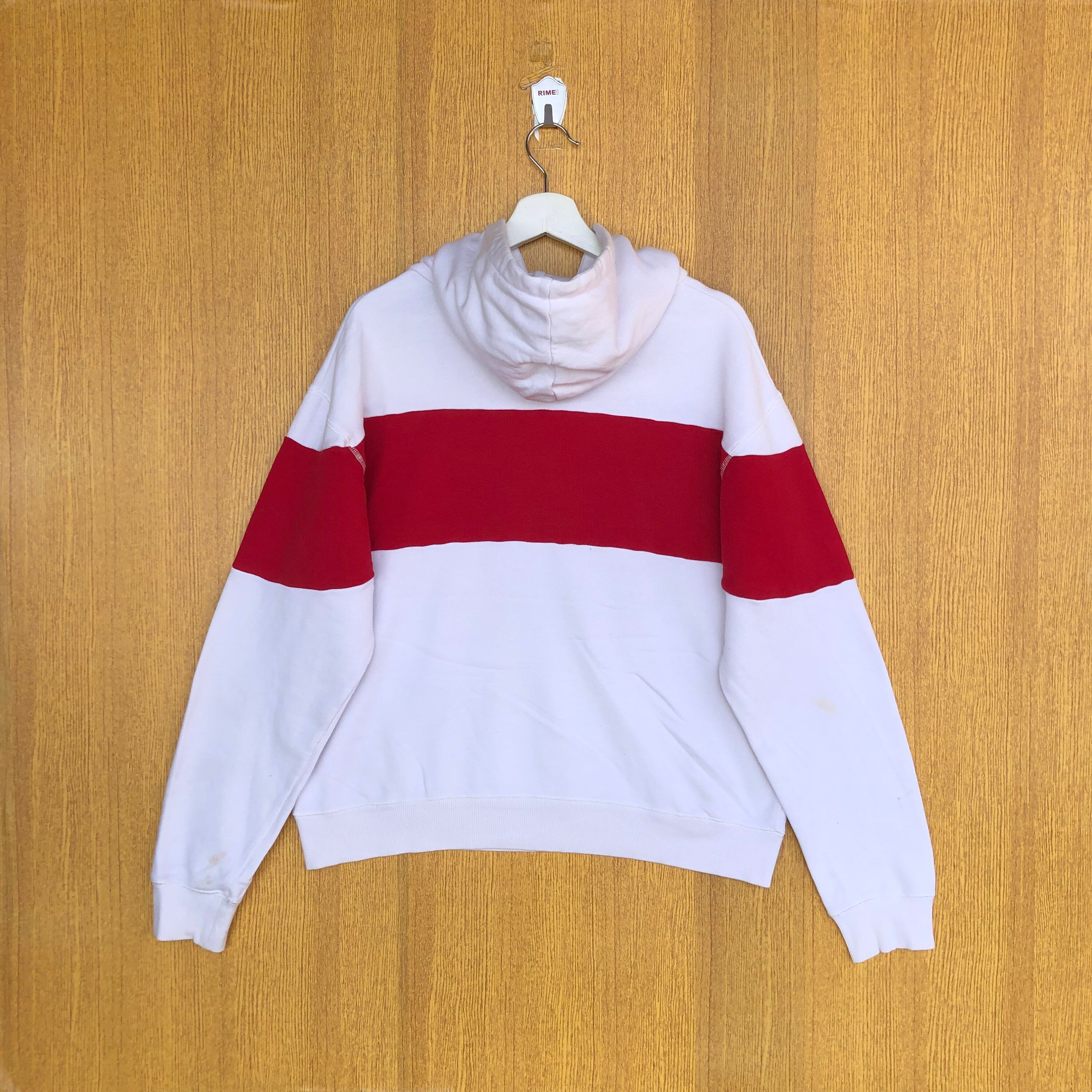 【GRAVER】Smile Drawing Red Embroidered Hooded Clip Tee Designer fashion, Seoul-fully created | W Concept