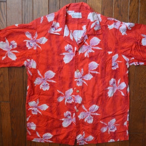 Men&#39;s Vintage Red Aloha Shirt / 50s 60s Royal Hawaiian Honolulu Tropical Floral Print Shirt / Hawaiian Tiki Luau Tropical Shirt Size M