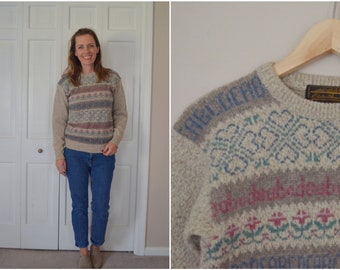 Vintage Women's Fair Isle Wool Blend Pullover Sweater / 80s 90s Eddie Bauer Beige Knit Alphabet & Floral Pattern Sweater with Crew Neck Sz S
