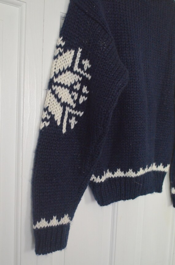 Vintage Women's Navy Blue Snowflake Sweater / 80s… - image 7