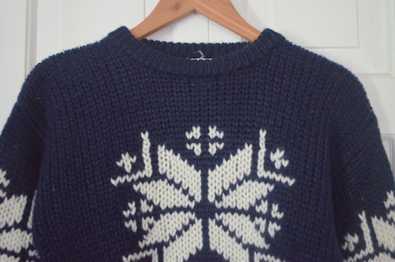 Vintage Women's Navy Blue Snowflake Sweater / 80s… - image 2