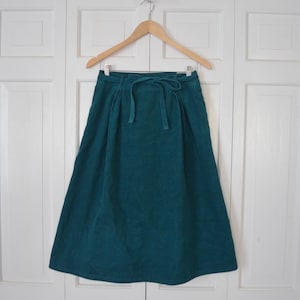 Vintage Women&#39;s Corduroy Wrap Skirt / L.L.Bean Dark Green Corduroy Apron Style Wrap Skirt / A-line Midi Apron Skirt with Pockets Size S-M