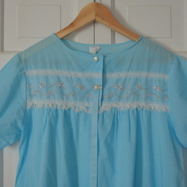 Vintage Women's Light Blue Embroidered Night Gown / 70s Gaymode Penney's House Dress Made in USA / Short Sleeve House Gown Size Medium