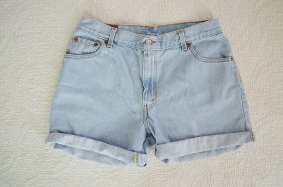 light wash levi shorts