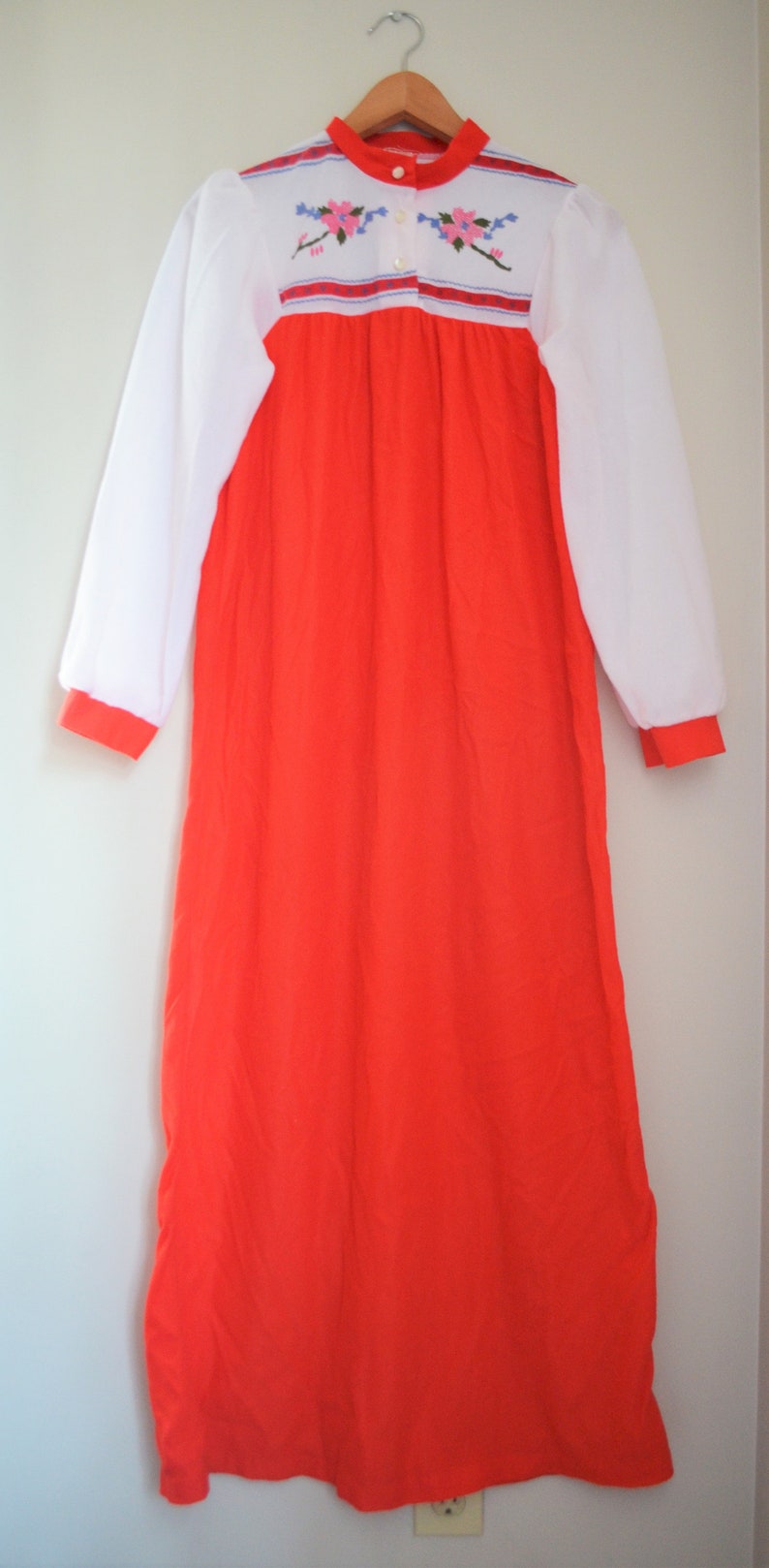 Vintage Women/'s Red /& White Nightgown JCPenney Sleepwear Long Nightgown Retro Red and White Pajama Dress with Floral Design