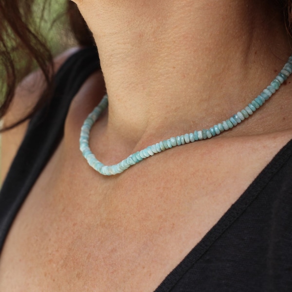 Larimar ketting, kralen choker, sierlijke kralen choker, ultra sierlijke larimar ketting, sierlijke kralen ketting, ombre choker, kralen ketting