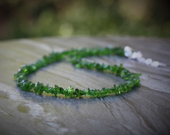 Chrome diopside necklace, chrome diopside chips necklace, chrome diopside choker, raw diopside necklace, rough chrome diopside necklace
