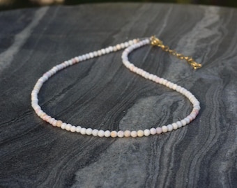 Queen conch necklace, Ultra dainty, Queen conch necklace, dainty beaded necklace, Queen conch choker, beaded choker
