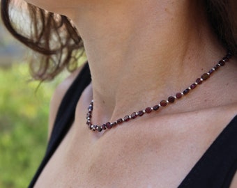 Collier grenat rhodolite, ensemble de collier, tour de cou en perles, collier de perles délicat, collier ras de cou délicat, collier délicat, ensemble de grenats