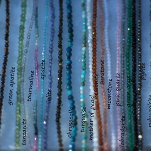 Bracelet en améthyste, en pyrite, en perles, en iolite, en lapis, en perles de rocaille, en péridot, en amazonite image 8