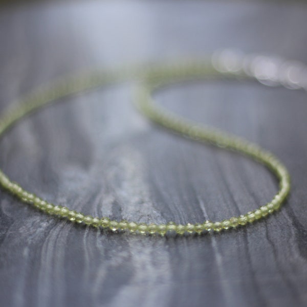 Peridot necklace, dainty beaded necklace, beaded necklace, august birthstone choker, gemstones choker, beaded choker, beaded choker