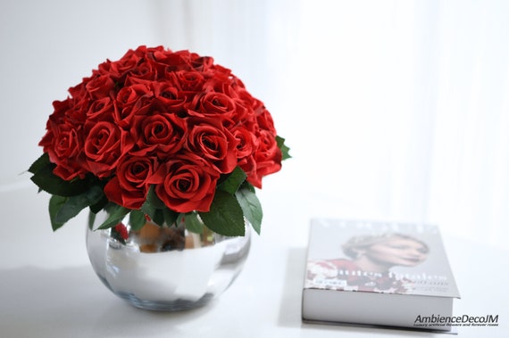 Rose rosse di seta in un vaso / Composizione floreale artificiale / Cupola  di rose / Centrotavola da tavola rosso da pranzo -  Italia