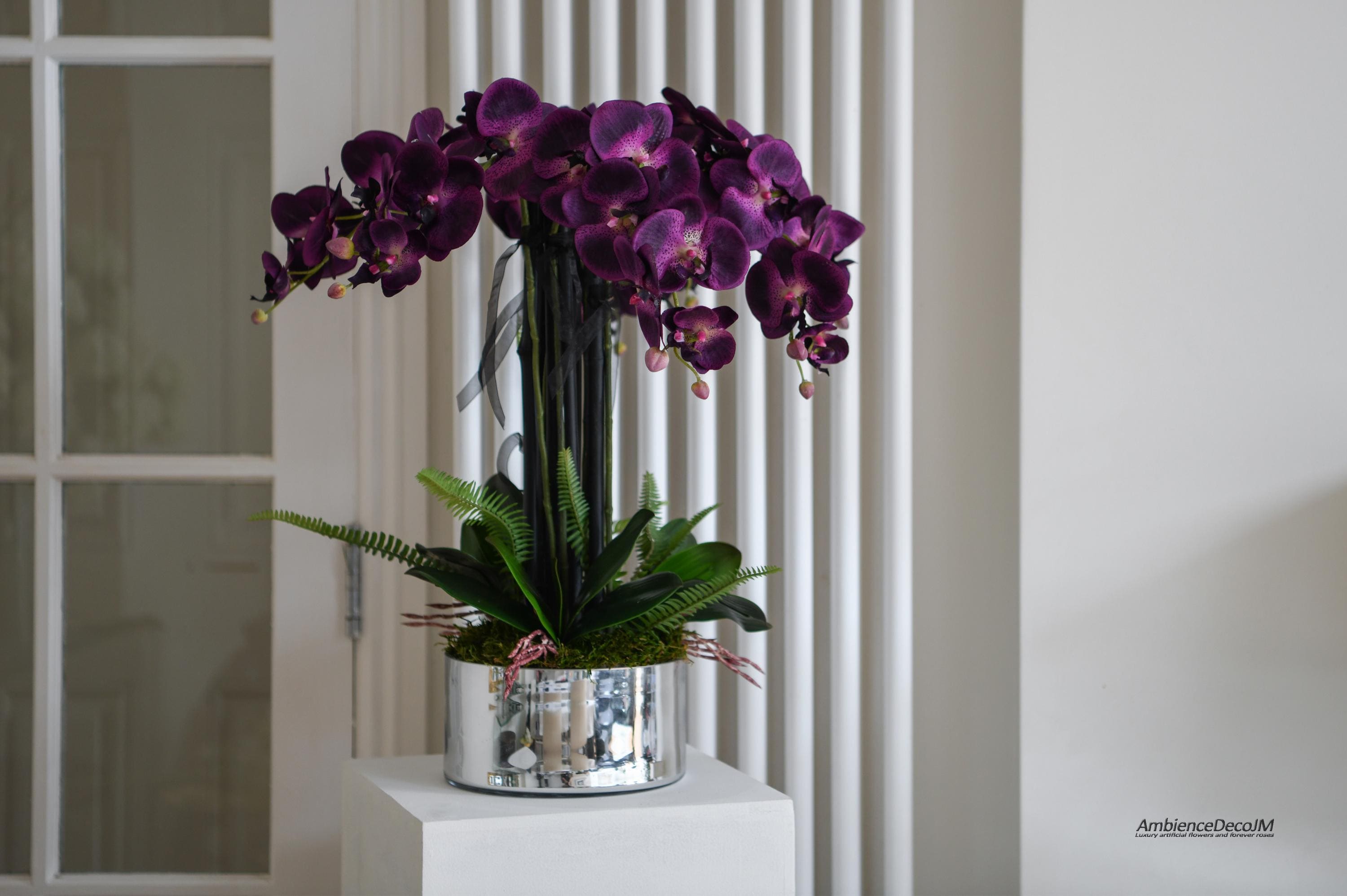 Arreglo de orquídeas de seda morada: Centro de mesa con flores artificiales  en jarrón plateado - Etsy México, image size:3000x1996