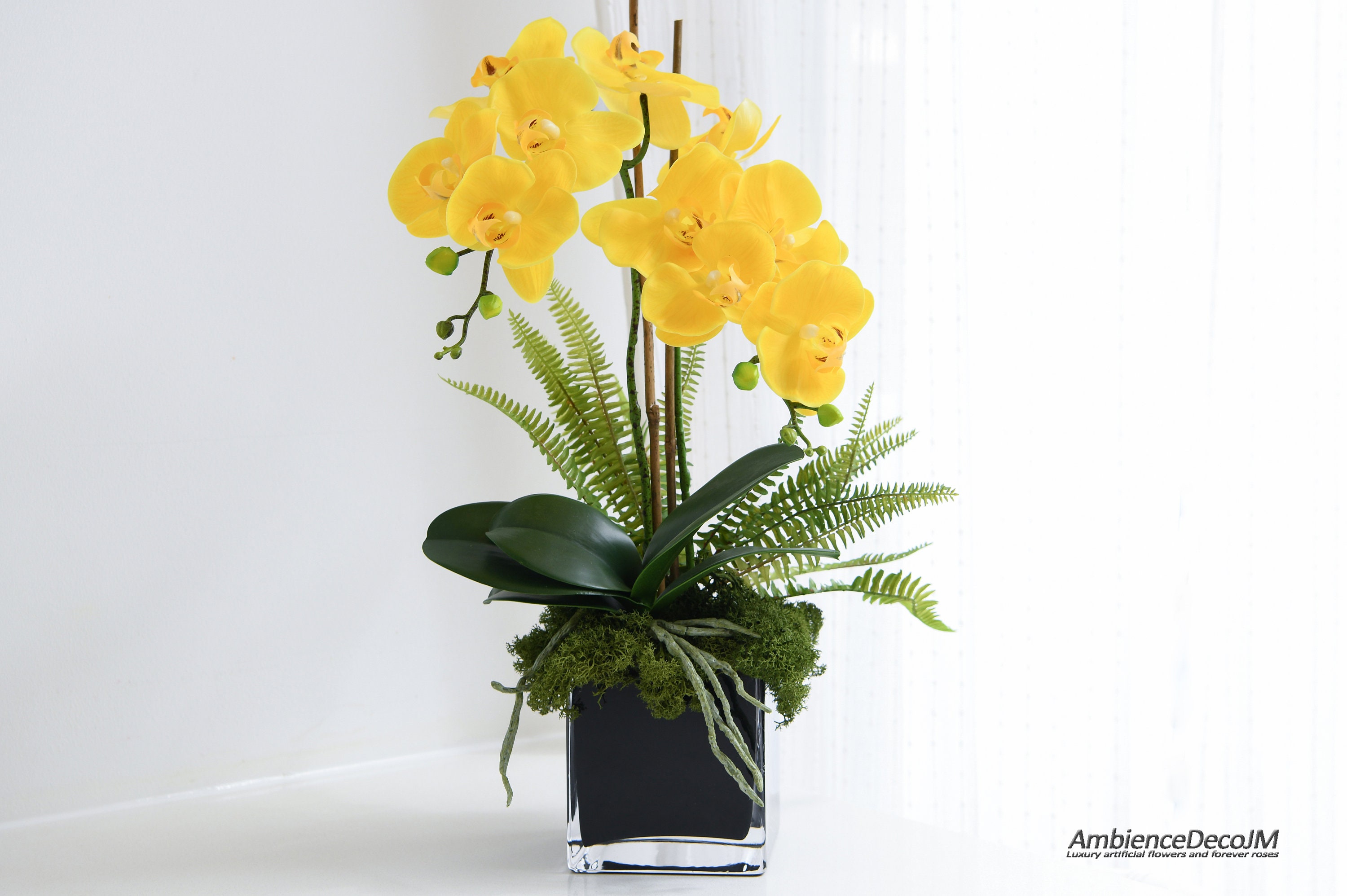 黒いキューブ型の花瓶に入った、ホットピンクのフェイク蘭 - Etsy 日本