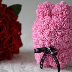 Conejito de rosas hecho a mano: Oso de flores artificiales rosas - Regalo de San Valentín