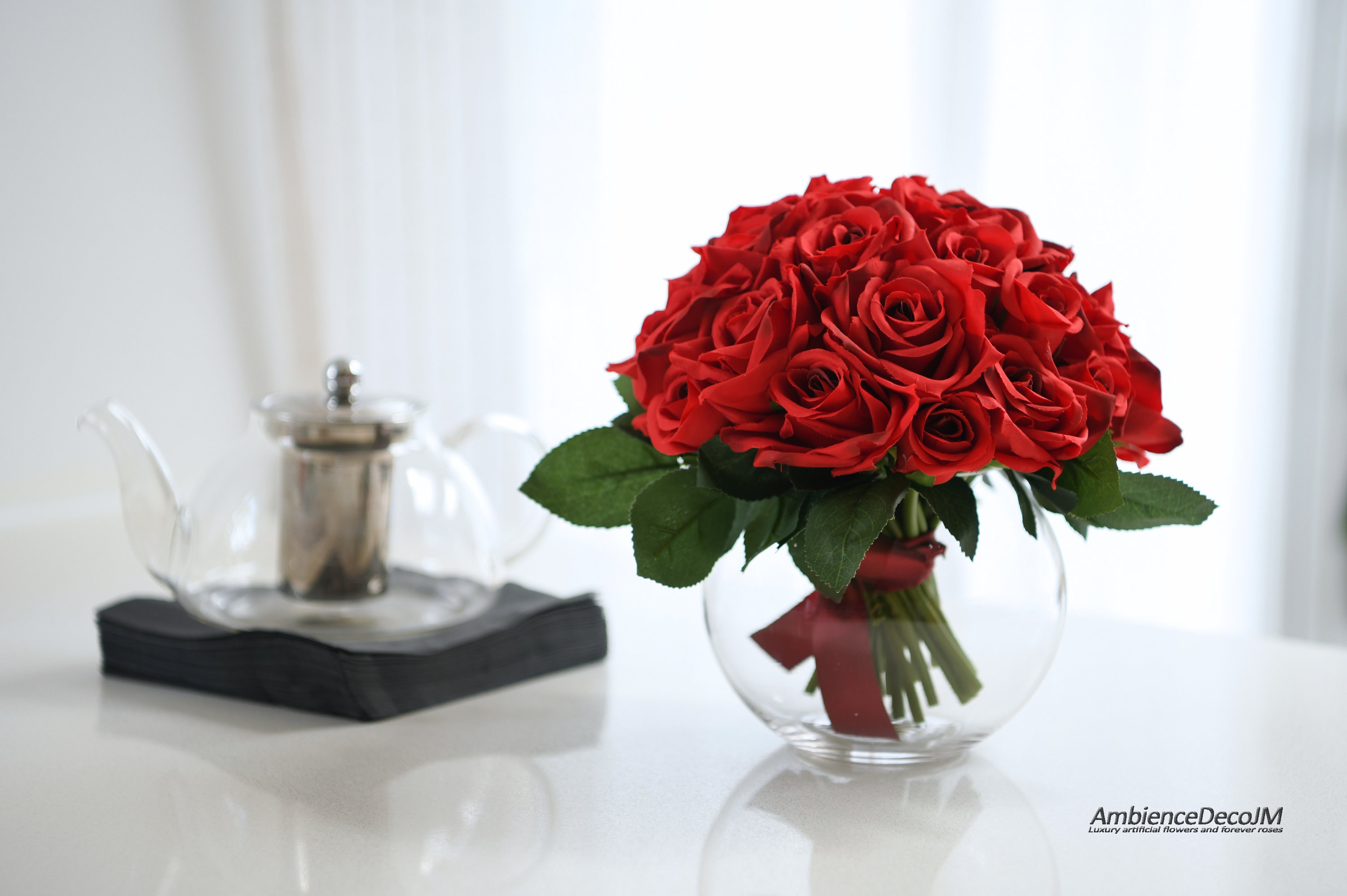 Centro de mesa con rosas de seda roja: arreglo en jarrón de cristal con  forma de pecera - Etsy México, image size:3000x1996