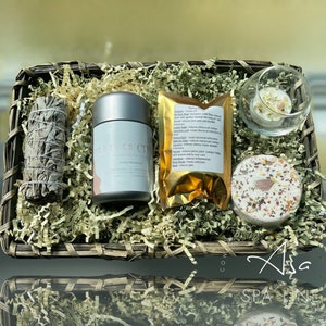 Intention Basket includes Daily Body Cream Forever Erma, Stone and intention Tea Candle, White Sage Smudge Sticks, Crystal & Herbs Bath Bomb