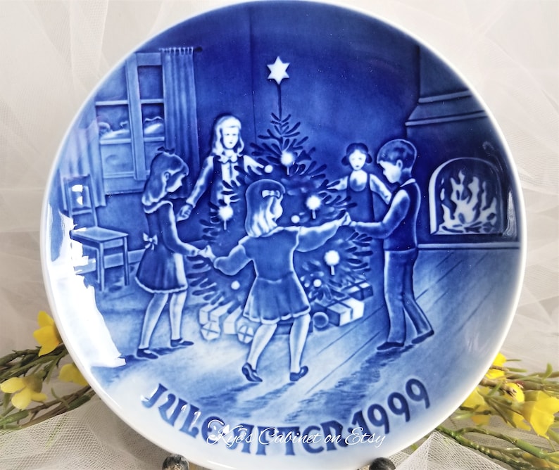 AOC with Original Box Limited Edition Plate No 105 Made in Denmark Bing /& Grondahl Christmas Plate 1999 Dancing On Christmas Eve