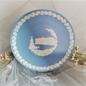 Wedgwood Christmas Plate 1979 &quot;Buckingham Palace&quot;, Blue and White Jasper Plate made in England