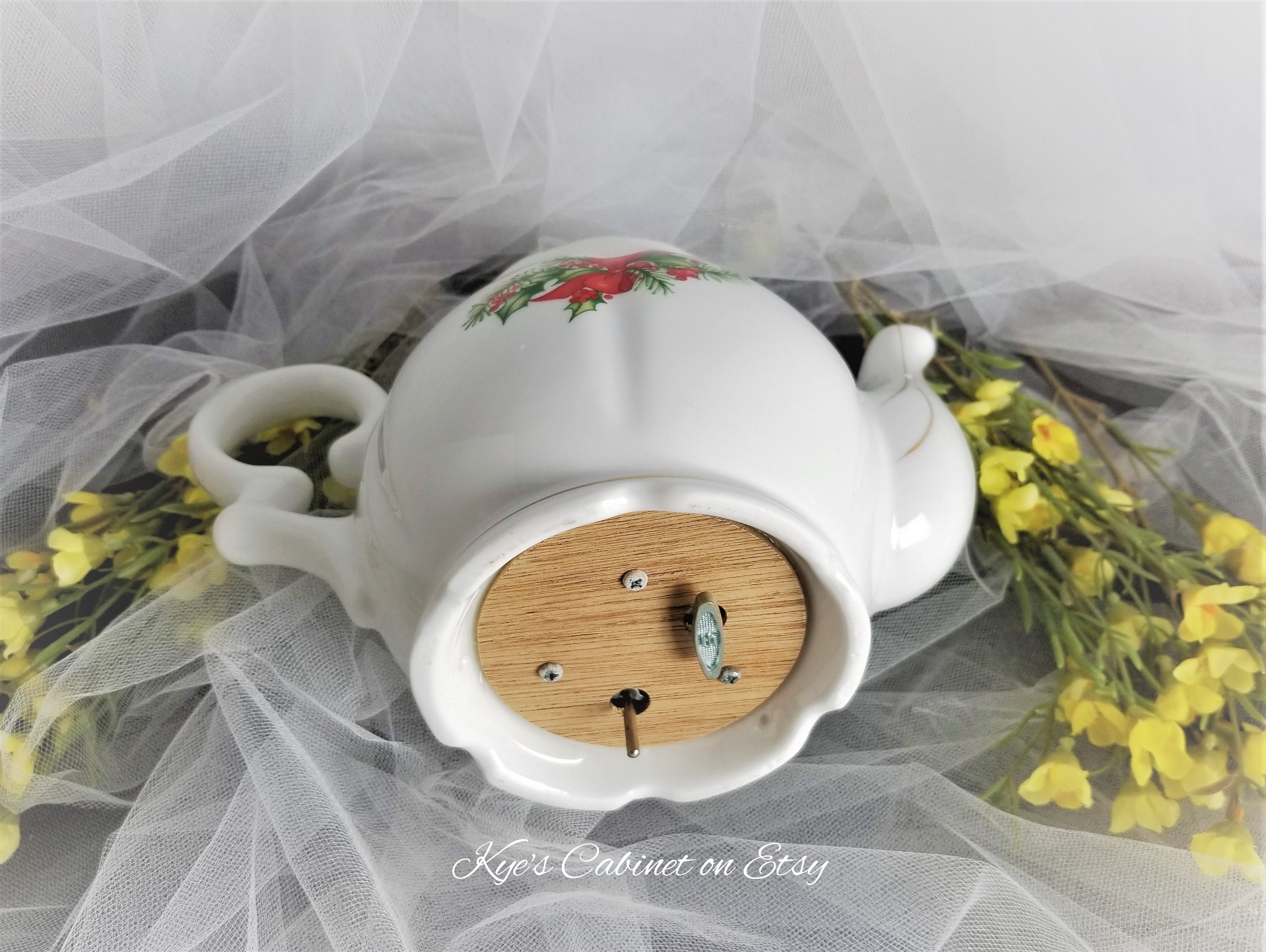 Lefton Christmas Teapot Music Box Plays We Wish You a Merry Etsy