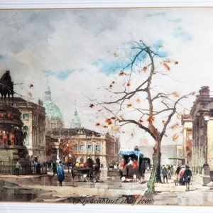 Op de afbeelding: Een aquarel schilderij dat een straatbeeld in een Europese stad voorstelt. Het schilderij toont een standbeeld van een man te paard, een groot gebouw met een koepel en een boom met kale takken. Er zijn mensen die lopen en in koetsen rijden op straat.