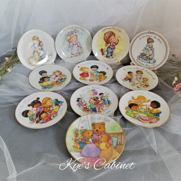 Mother's Day Plates by Avon, 11 Collectible Avon Plates  1981, 1982, 1987, 1988, 1989, 1990, 1991, 1992, 1993, 1994, 1996, Mother's Day Gift