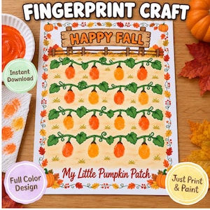 Puede incluir: Una hoja de manualidades con huellas dactilares titulada Happy Fall y My Little Pumpkin Patch. El diseño presenta una valla de madera, enredaderas de calabaza verdes y espacios vacíos para huellas. El borde está decorado con hojas de otoño y calabazas.