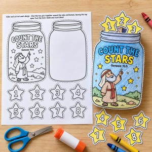 Puede incluir: Una hoja de actividades de papel titulada Count the Stars Genesis 15:5 con un dibujo lineal de un frasco y estrellas numeradas. Una versión terminada del frasco está coloreada en azul, beige y amarillo, con estrellas numeradas recortadas dentro.