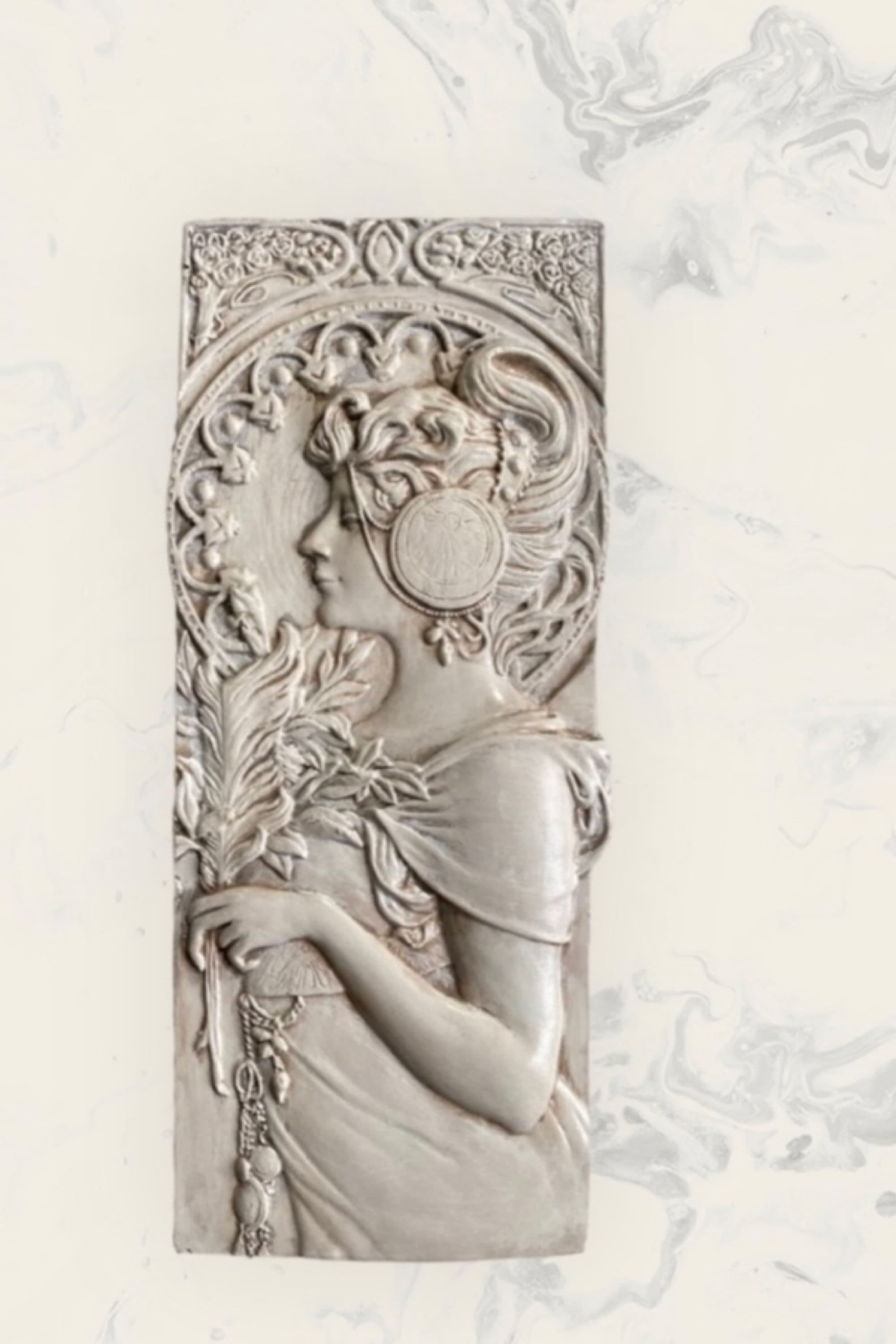 Jugendstil-Relief, nach Alphonse Mucha im Art Nouveau/ Deco Stil