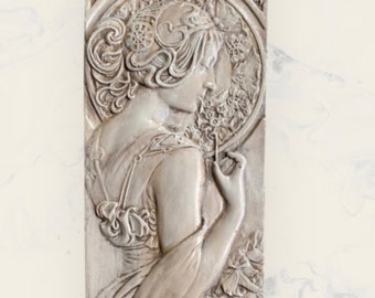 Jugendstil-Relief, nach Alphonse Mucha im Art Nouveau/ Deco Stil.