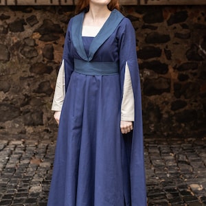 Burgschneider Medieval Fantasy Dress Agnes - Dark Blue / Woad Blue