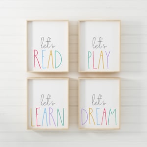 Puede incluir: Cuatro impresiones enmarcadas con un fondo blanco y texto negro que dice "let's" seguido de una palabra colorida. Las palabras son "read", "play", "learn" y "dream".