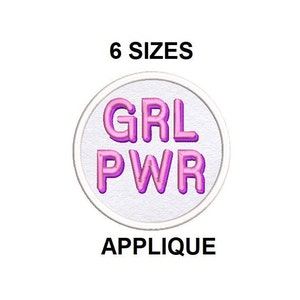 Puede incluir: Una aplicación circular blanca con el texto "GRL PWR" en letras rosas.