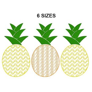 Puede incluir: Tres diseños de piña bordados en diferentes tamaños. Las piñas son amarillas y naranjas con un patrón ondulado y hojas verdes.
